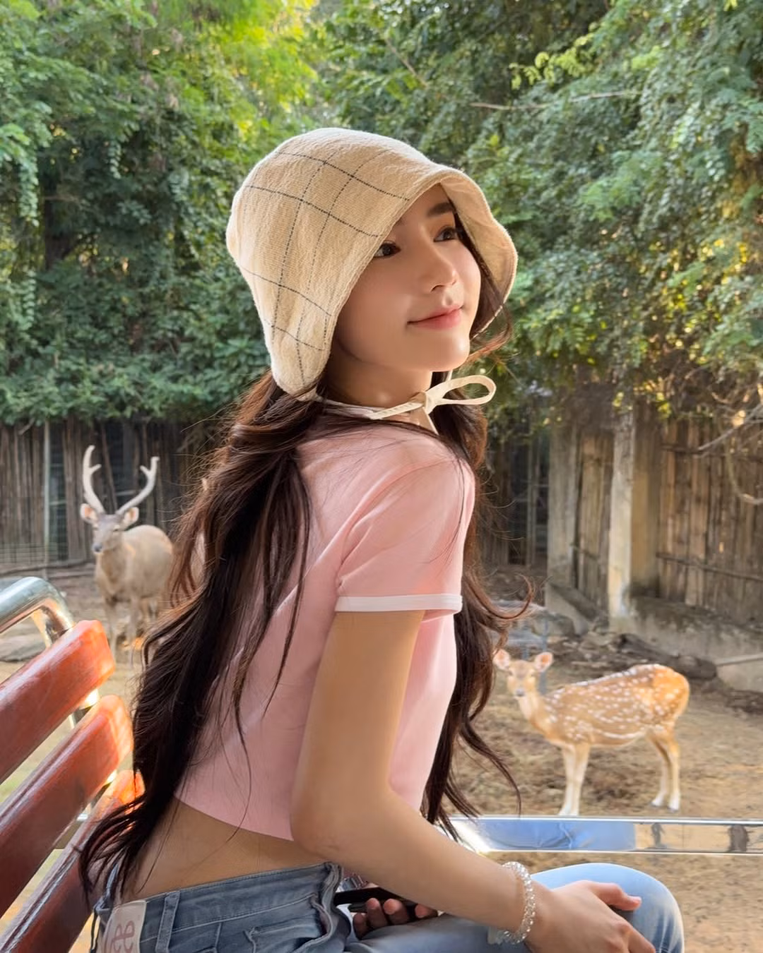 Cô nàng được ví như ví như "quốc bảo nhan sắc" của xứ Chùa Vàng.