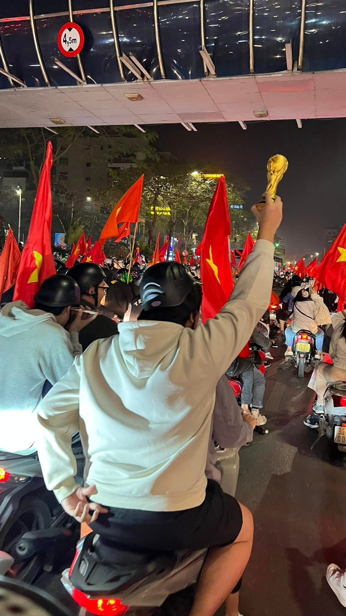 Đây sẽ là những khoảnh khắc tuyệt đẹp đáng nhớ khiến bất kỳ một người Việt nào sau nhiều năm nhớ lại đều sẽ cảm thấy xúc động và tự hào.