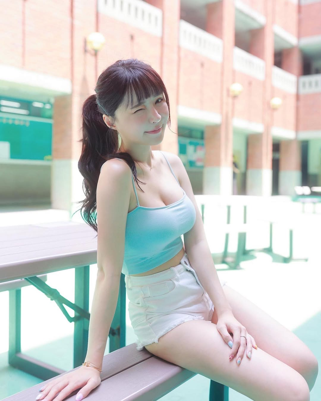 Cũng nhờ vậy, lượng người theo dõi mạng xã hội của Yuan Yuan tăng đột biến. Hiện tại cô nàng có hơn 1 triệu người theo dõi trên trang cá nhân.