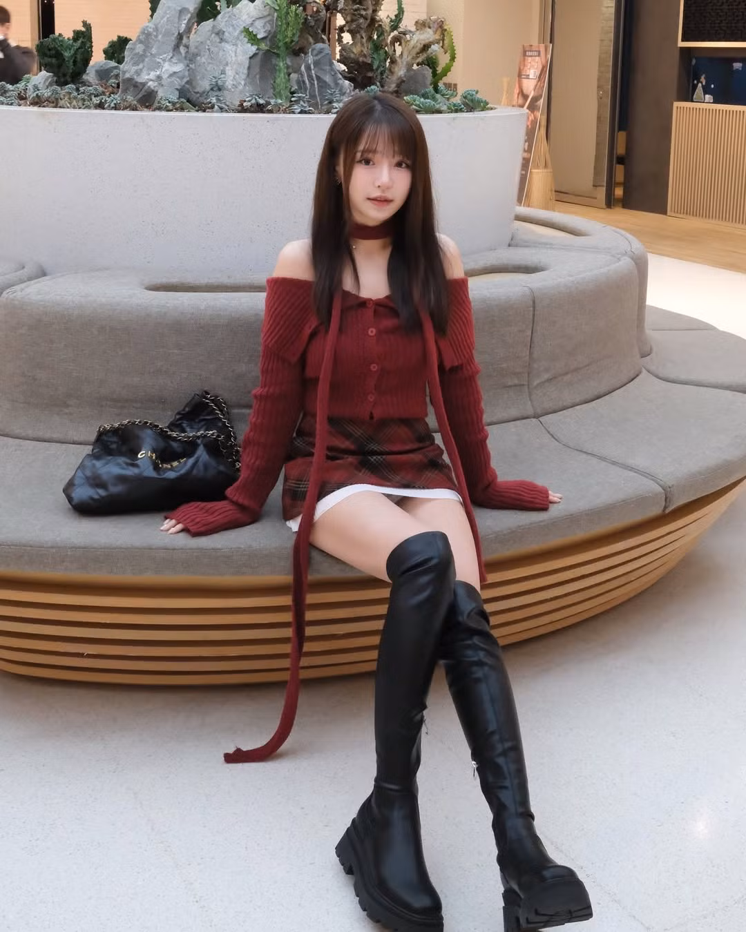 Cô nàng cũng tham gia một số gameshow để tăng độ nhận diện tên tuổi.