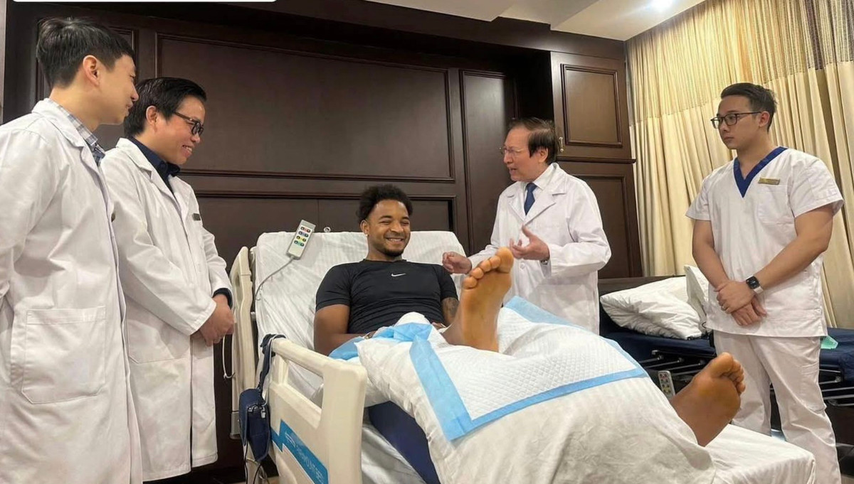 Chứng kiến tinh thần lạc quan này, nhiều người hâm mộ đã gửi lời chúc đến Xuân Son, mong anh sớm ổn định sức khỏe và có thể trở lại sân cỏ vào một ngày không xa.