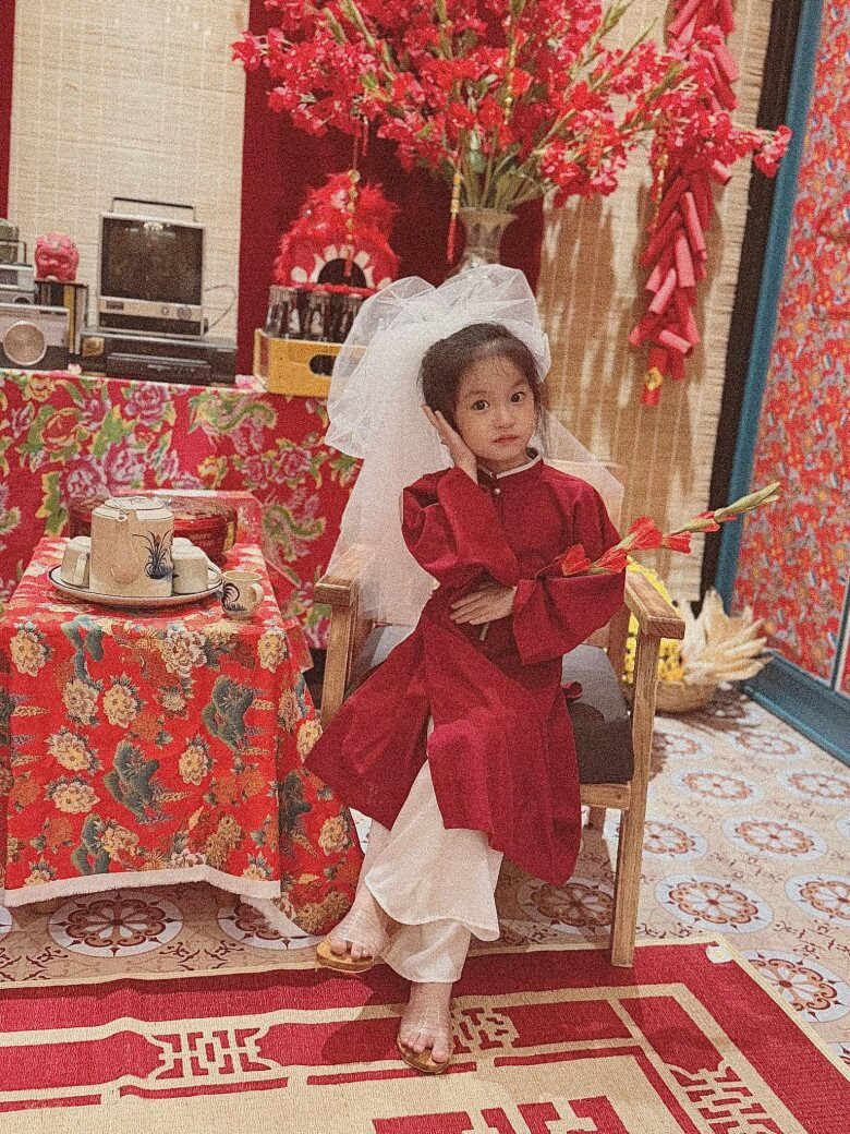 Bing Bing tên thật là Thiên Di, sinh năm 2020, là con gái thứ 3 của Đoàn Di Băng và doanh nhân Quốc Vũ.