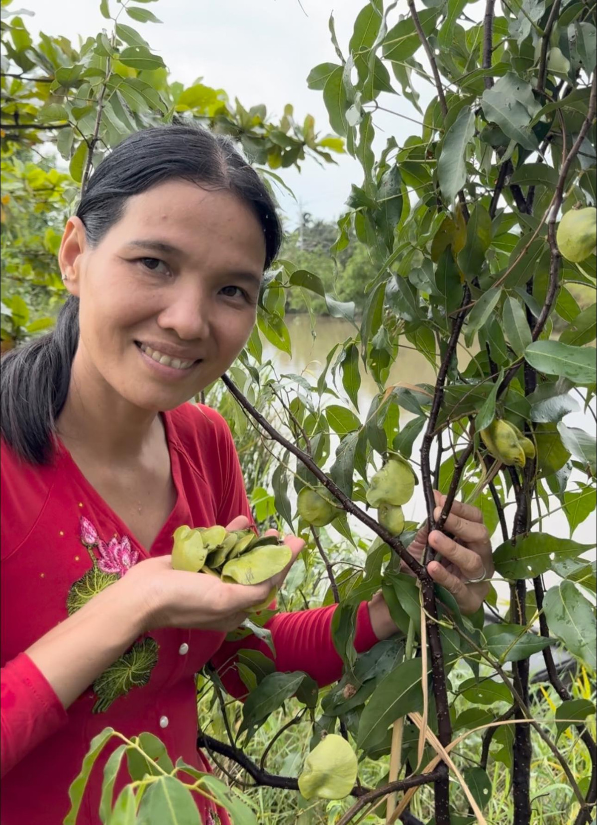 Nhiều người yêu thích video của chị bởi sự chân chất, đáng mến cùng tinh thần lạc quan, yêu đời mà chị mang lại.