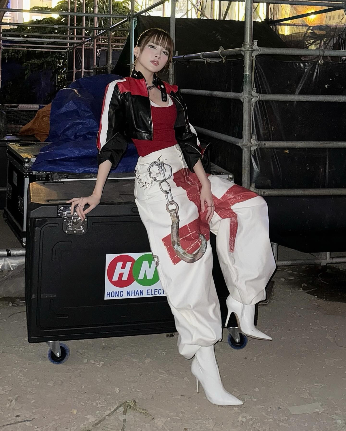 Trong những hình ảnh đó, cô nàng xuất hiện vô cùng rạng rỡ, xinh đẹp. (Ảnh: FB Thiều Bảo Trâm)