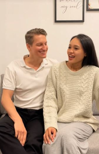 Gặp được người con gái mình thương, tìm được mảnh đất phù hợp để sống và làm việc, anh đã chọn ở lại Việt Nam.