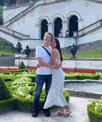 Hiện cặp đôi sống và làm việc tại Đà Nẵng. Bước vào hôn nhân, tình yêu của họ vẫn đong đầy như thuở ban đầu.