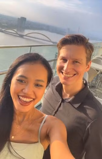 Vào dịp tết Nguyên đán năm 2023, Heiko cùng gia đình Thảo gói bánh tét, làm cơm cúng giao thừa... Anh còn thức khuya trông nồi bánh và rất háo hức chờ đợi giây phút vớt bánh.