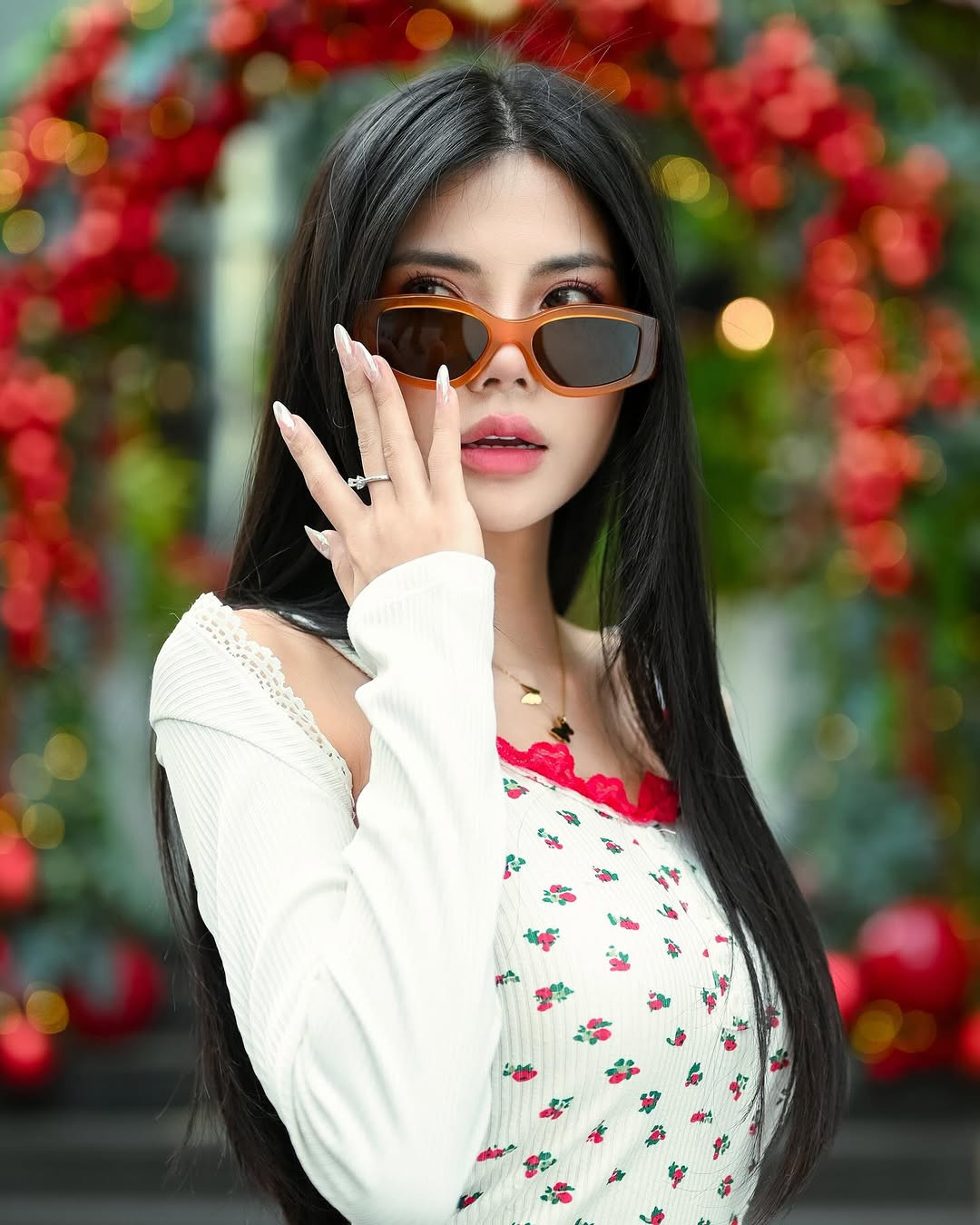 Mai Dora tên thật là Trương Vũ Quỳnh Mai, sinh năm 1995. Trước khi nổi tiếng với vai trò là MC game, cô là hot girl khá nổi tiếng trên mạng xã hội đồng thời cũng là diễn viên trẻ tài năng, thường xuyên vào những vai nữ sinh học đường.