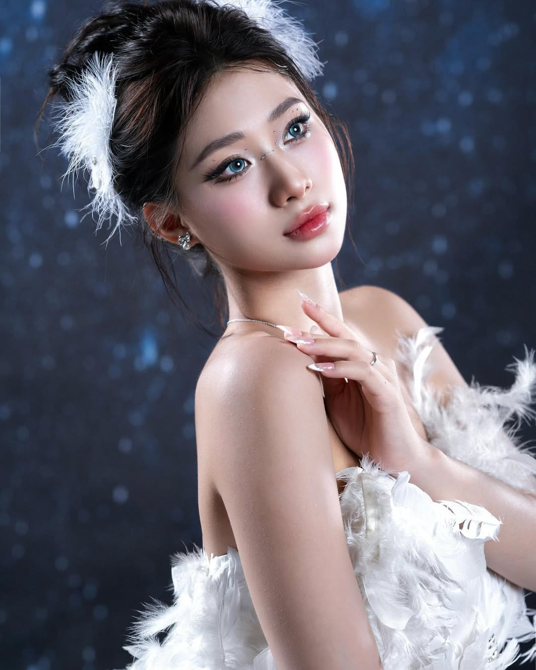 Tuy nhiên, trên trang cá nhân, Louis Phạm vẫn chưa mở lại bình luận. Điều này cũng khá dễ hiểu, khi trước đây có lần cô nàng "thử" mở bình luận để đo thái độ của netizen, đã nhận về không ít "gạch đá".