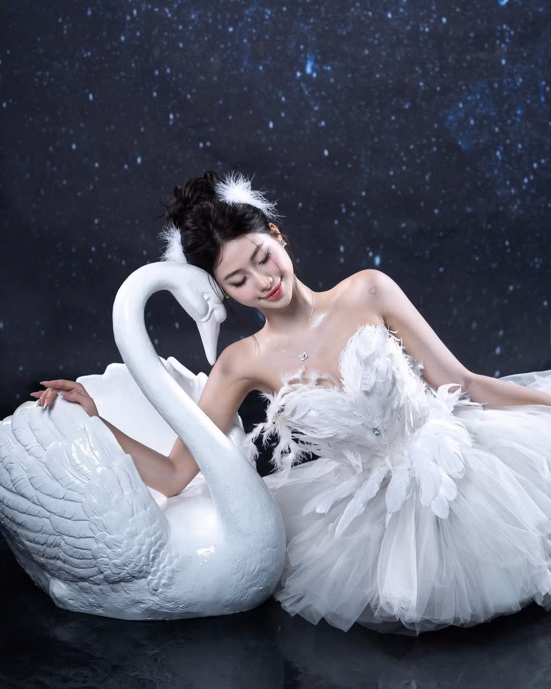 Đến thời điểm hiện tại, sau một khoảng thời gian im lặng do drama phông bạt từ thiện, cô nàng ngày càng chia sẻ nhiều hình ảnh cá nhân.