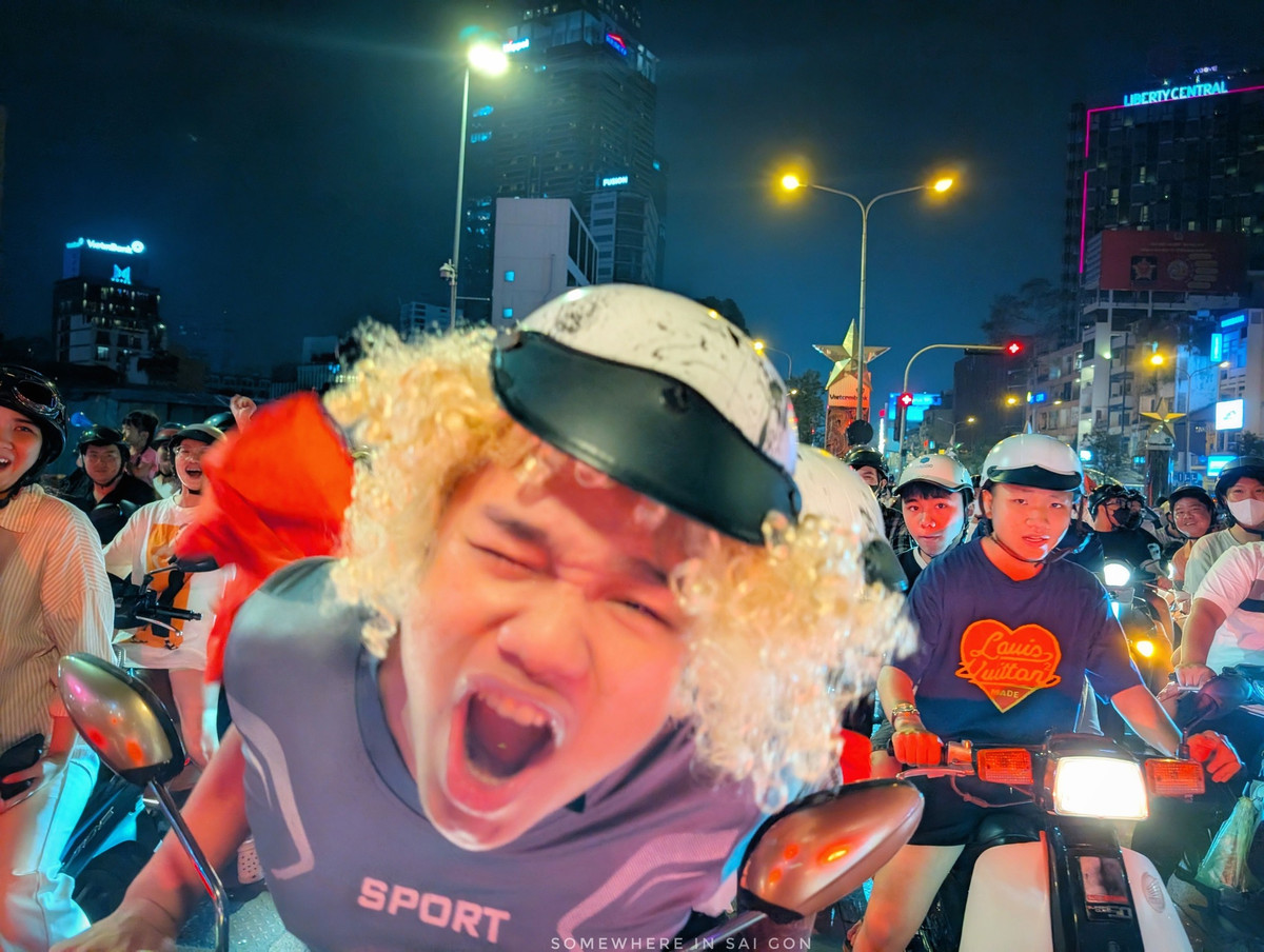 "Ông trời tạo ra địa chấn, và cái đầu anh là điểm nhấn".