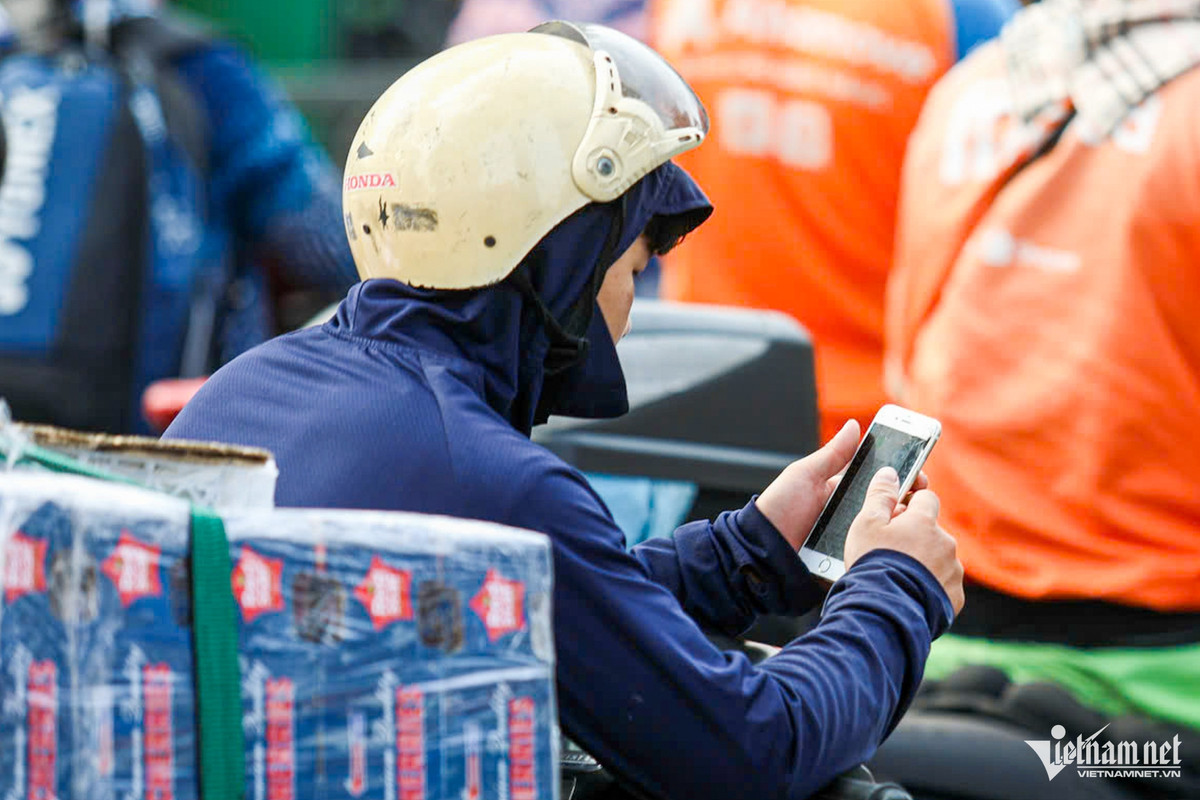 Theo đó, Nghị định 168 của Chính phủ về quy định xử phạt vi phạm hành chính trong lĩnh vực giao thông đường bộ, trừ điểm, phục hồi điểm giấy phép lái xe thay thế cho Nghị định 100/2019 (sửa đổi, bổ sung tại Nghị định 123) quy định tăng cao mức xử phạt với nhiều hành vi.