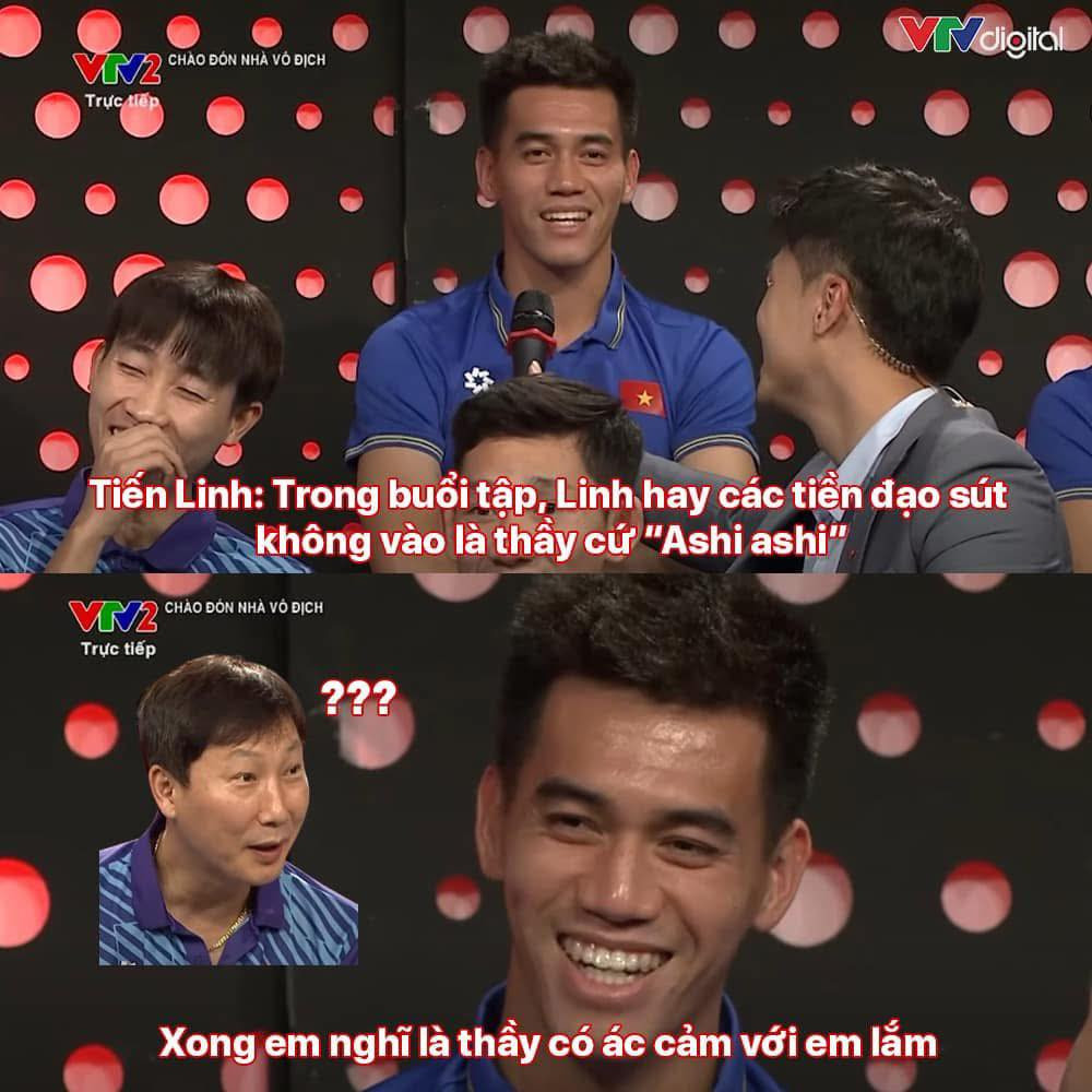 Tiến Linh đã nhân cơ hội này kể lại kỷ niệm vui với vị huấn luyện viên trưởng Kim Sang-sik.