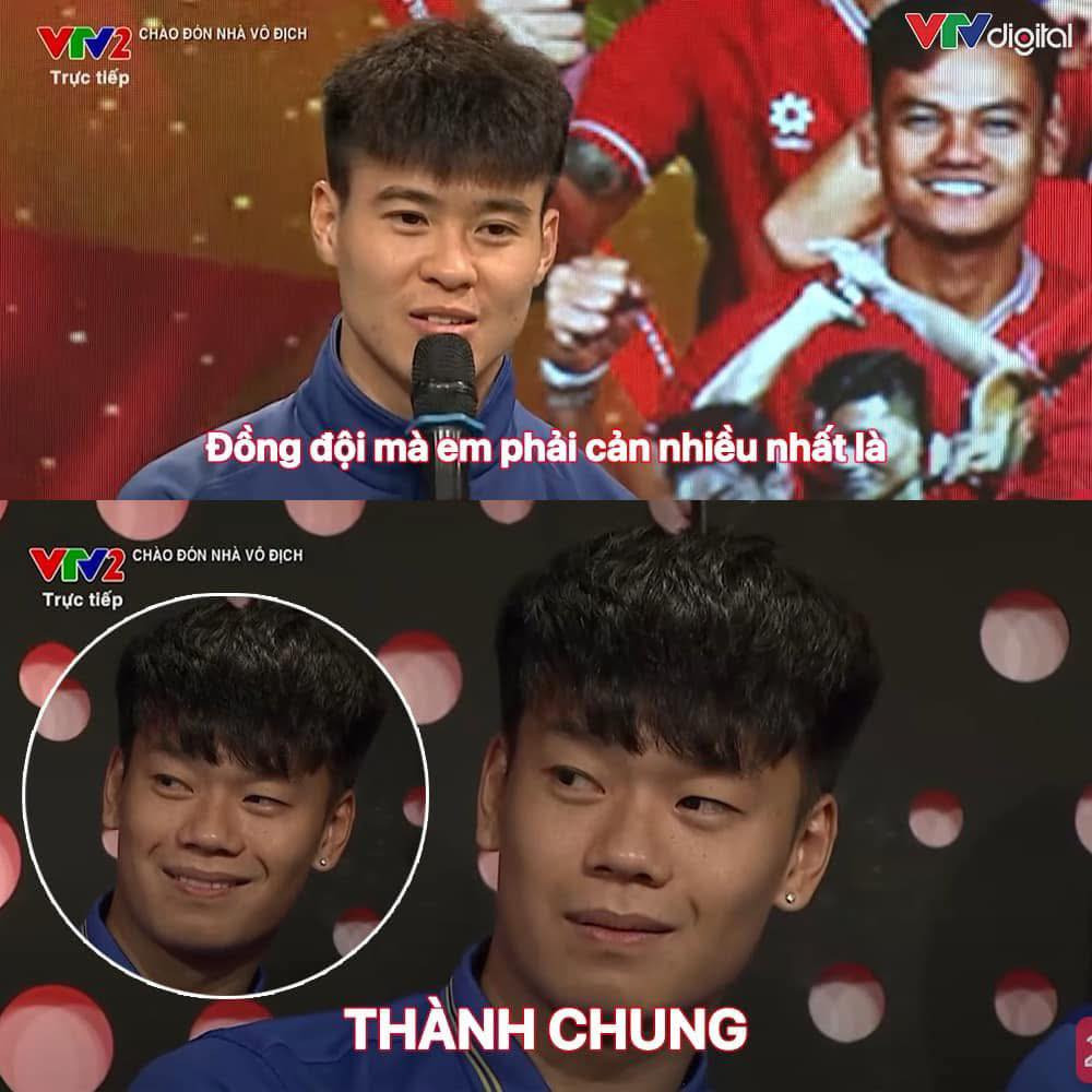 Duy Mạnh cũng tranh thủ "đấu tố" người đồng đội của mình là Thành Chung.