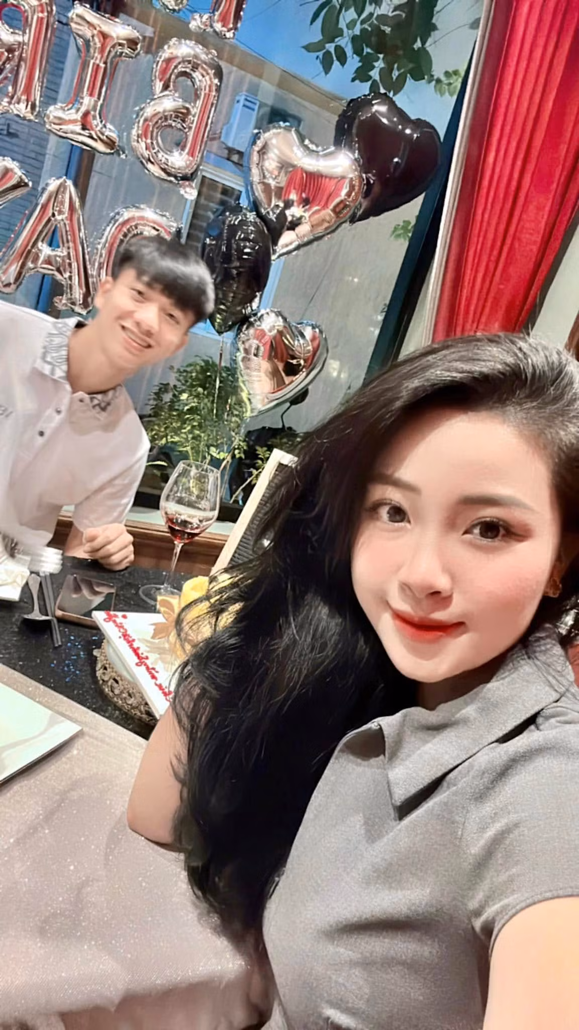 Dù có thể tự lập tài chính, thế nhưng Võ Nhật Linh vẫn luôn được chồng yêu chiều, chuyển tiền cho.