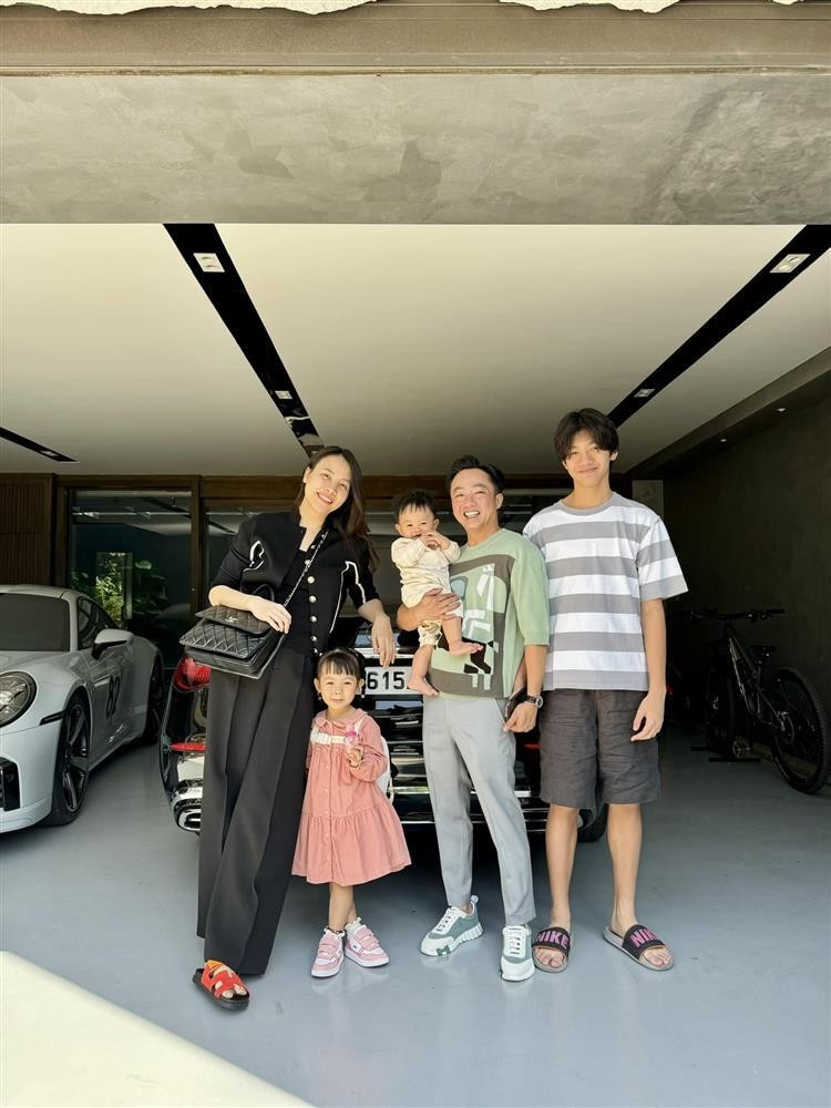 Dù hiện tại, Cường Đô La và Hồ Ngọc Hà đều đã có gia đình riêng, song cả hai vẫn luôn dành sự quan tâm để nhóc tỳ cảm thấy thiệt thòi so với bạn bè đồng trang lứa.