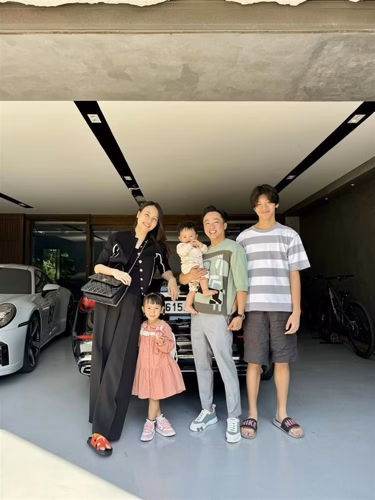 Dù hiện tại, Cường Đô La và Hồ Ngọc Hà đều đã có gia đình riêng, song cả hai vẫn luôn dành sự quan tâm để nhóc tỳ cảm thấy thiệt thòi so với bạn bè đồng trang lứa.