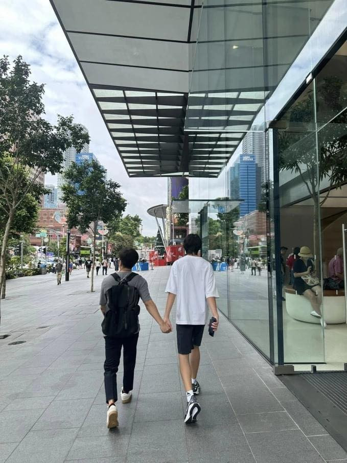 Trong những bức ảnh được bố mẹ đăng tải, Subeo sở hữu chiều cao nổi bật. Cường Đô La khi đứng cạnh con trai cũng chỉ đến tai.