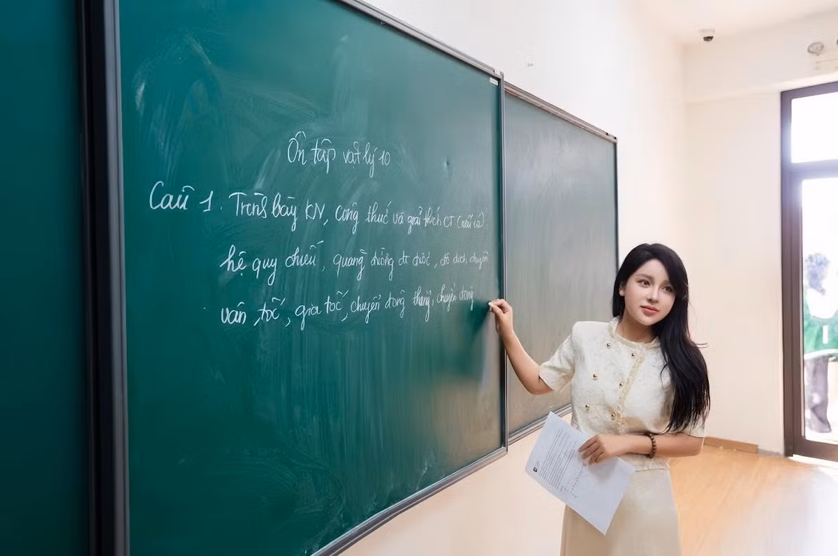 Cách đây 3 năm, mỗi lần lên livestream dạy học, cô nàng đều thu hút hàng nghìn lượt theo dõi.