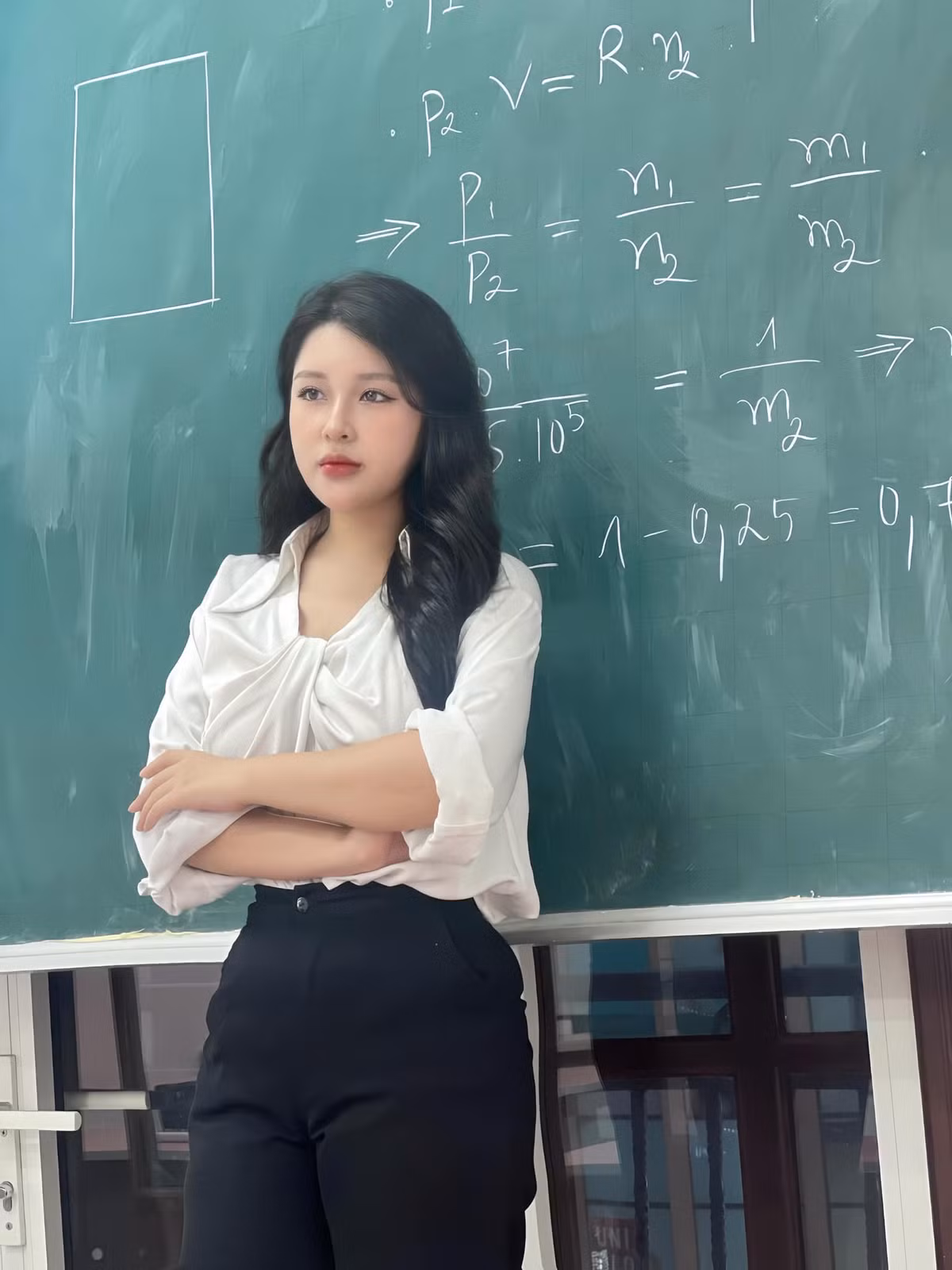 Thanh Nga tốt nghiệp loại Giỏi ngành Sư phạm Vật lý của Trường ĐH Giáo dục - ĐH Quốc gia Hà Nội. Hiện Nga là giáo viên tại Trường THPT Hòa Bình Latrobe (quận Hai Bà Trưng, Hà Nội).