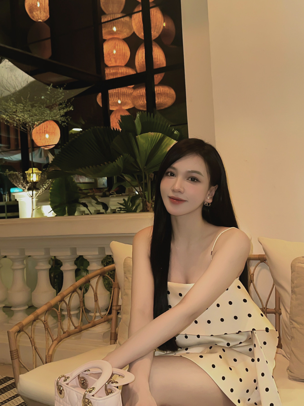 Dù không còn được gọi với danh xưng bạn gái Hoàng Đức nhưng hot girl Đồng Nai vẫn nhận được nhiều tình cảm của netizen.