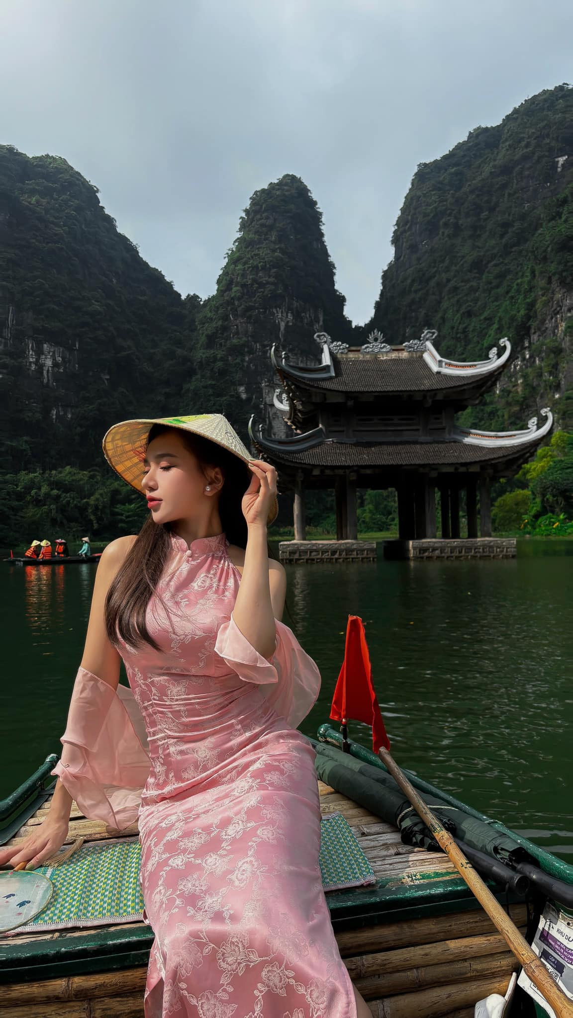 Tuy nhiên khoảng từ giữa năm 2023, cộng đồng mạng bất ngờ khi phát hiện Hoàng Đức và bạn gái Gia Hân đã "đường ai nấy đi" sau thời gian dài hẹn hò.