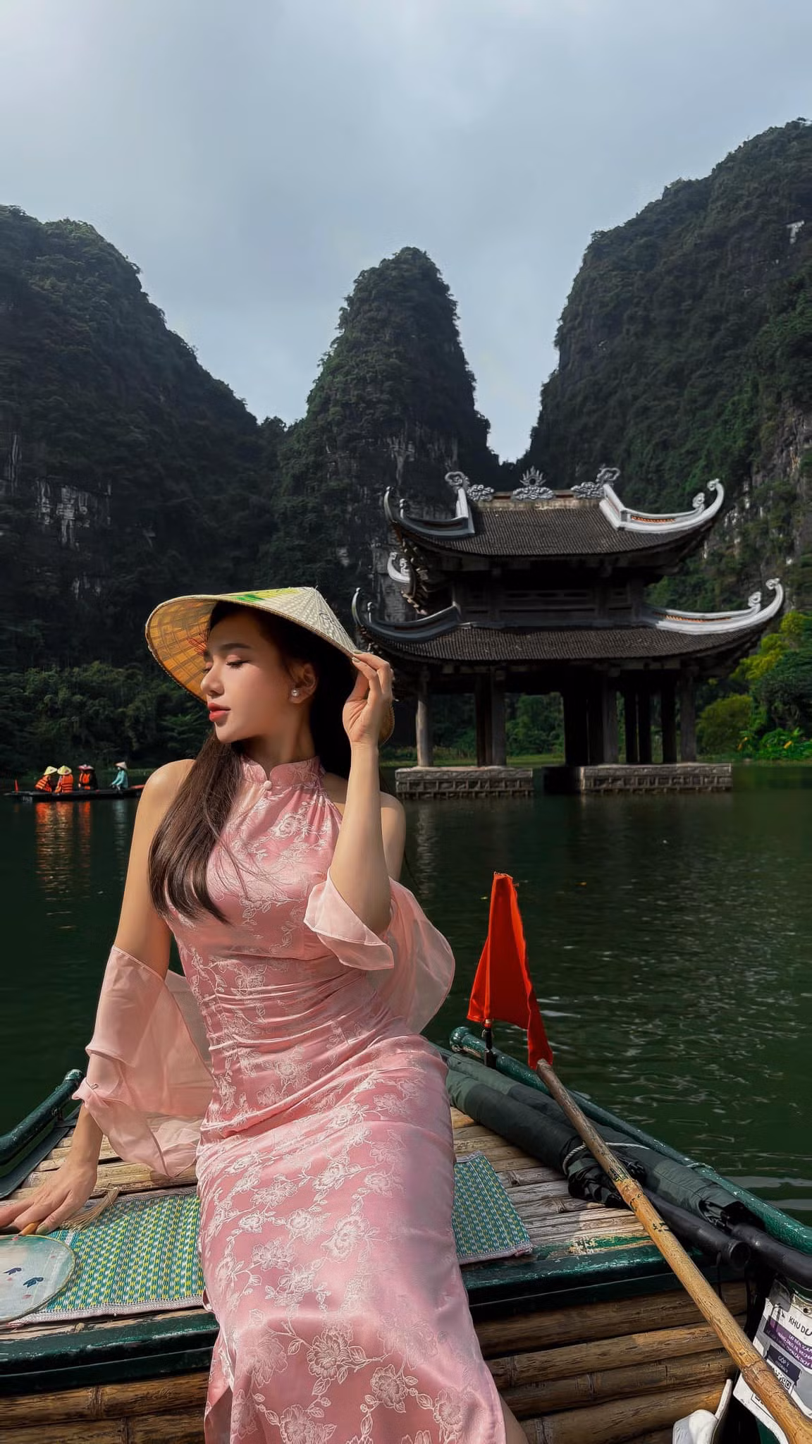 Tuy nhiên khoảng từ giữa năm 2023, cộng đồng mạng bất ngờ khi phát hiện Hoàng Đức và bạn gái Gia Hân đã "đường ai nấy đi" sau thời gian dài hẹn hò.