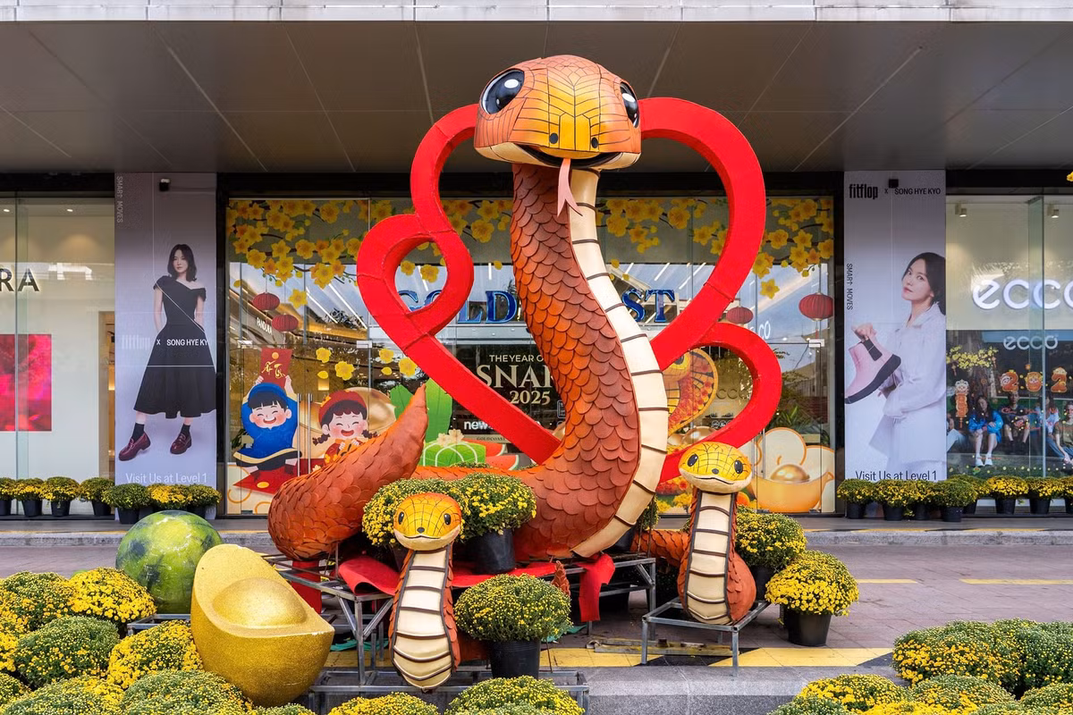 Không chỉ ở Nha Trang, nhiều nơi trên khắp cả nước đang dần hoàn thành các mô hình linh vật năm Ất Tỵ. Những hình ảnh về các bé Na được đăng tải lên mạng xã hội đều thu về rất nhiều sự chú ý.