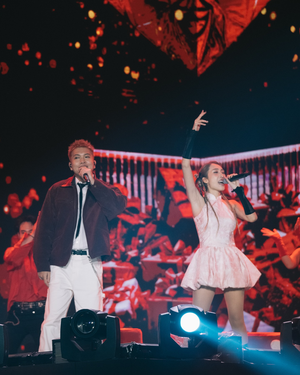 BigDaddy và Emily là cặp vợ chồng nổi tiếng trong làng giải trí Việt. BigDaddy và Emily bắt đầu quen biết nhau từ năm 2009 khi đàng trai từ Nga trở về Việt Nam.