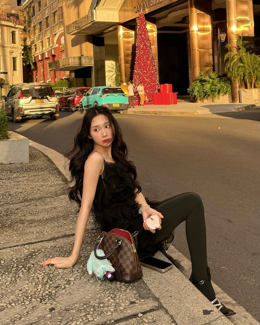 Nu streamer tung loat anh duong pho Sai Gon ma cu ngo troi Tay