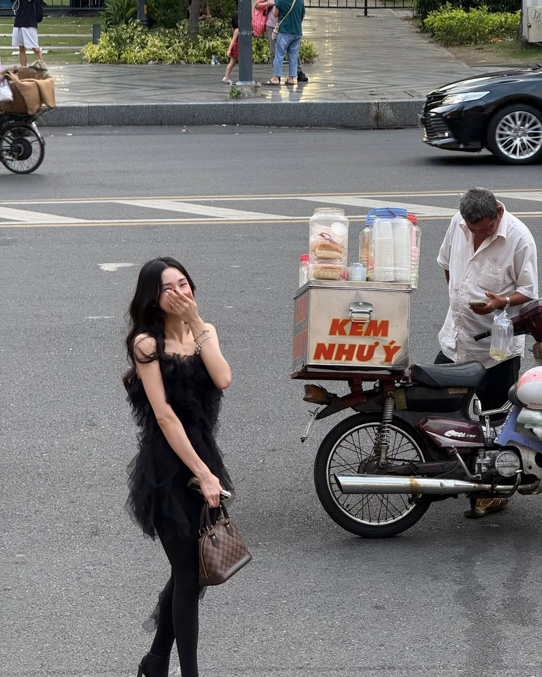 Mina Young là cái tên đã quá quen thuộc đối với anh em game thủ, cô là một nữ streamer hàng đầu sở hữu gương mặt vô cùng xinh đẹp và được hàng trăm nghìn người yêu mến.