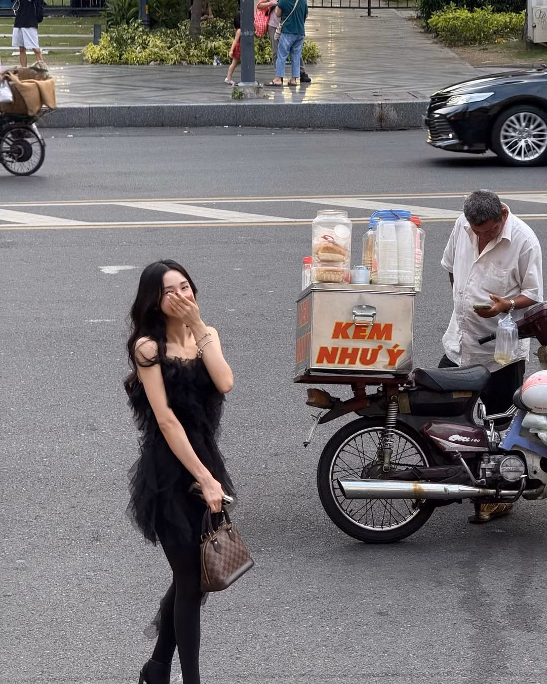 Mina Young là cái tên đã quá quen thuộc đối với anh em game thủ, cô là một nữ streamer hàng đầu sở hữu gương mặt vô cùng xinh đẹp và được hàng trăm nghìn người yêu mến.