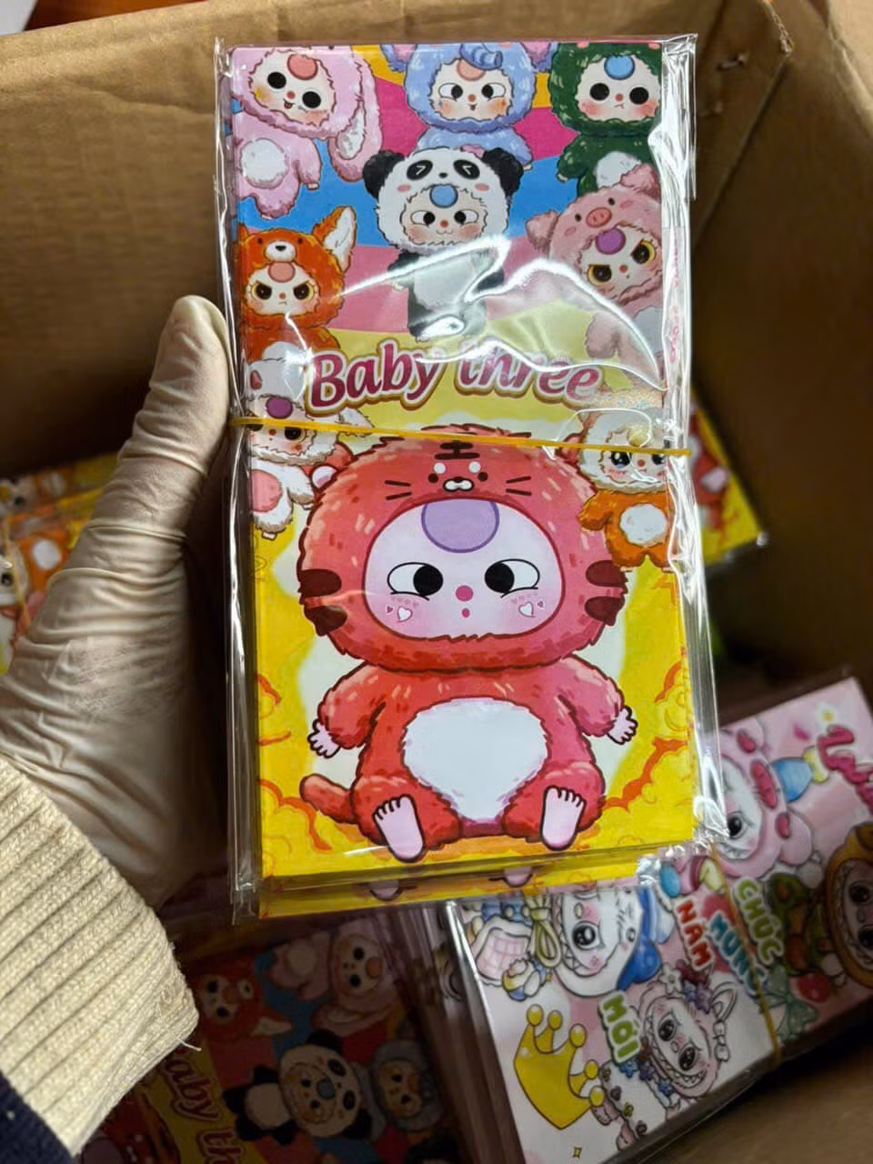 Bên cạnh lì xì túi mù, lì xì in hình Labubu hay Baby Three cũng được các bạn trẻ rất yêu thích.