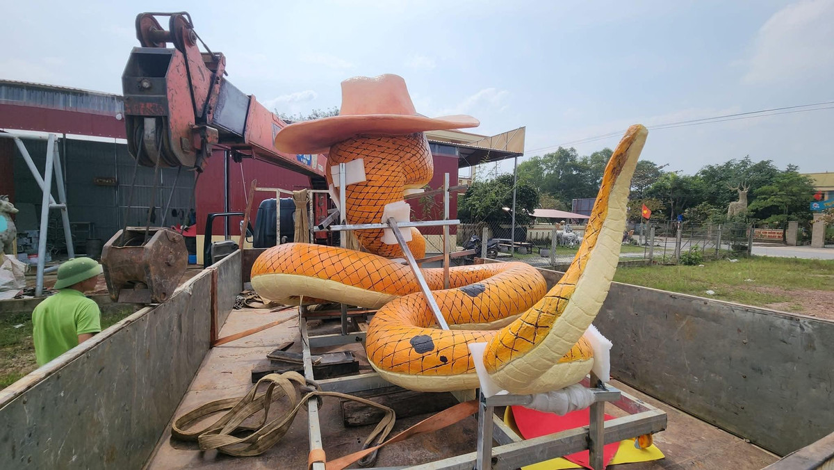 Khác với hình ảnh rắn thường thấy trong đời sống là loài vật nguy hiểm, có nọc độc, linh vật này mang đến một cảm giác vô cùng gần gũi và đáng yêu.