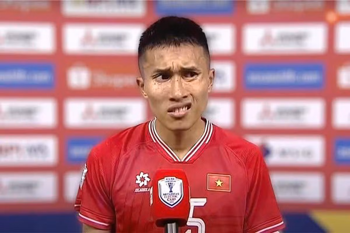 Doãn Ngọc Tân bắt đầu viral khắp mạng xã hội với biểu cảm hài hước khi trả lời phỏng vấn sau trận hòa 1-1 trước chủ nhà Philippines ở lượt trận thứ 3 vòng bảng ASEAN Cup 2024. Nhiều biệt danh đã được người hâm mộ đặt cho anh như "Tân một hứ", "Tân hứ".