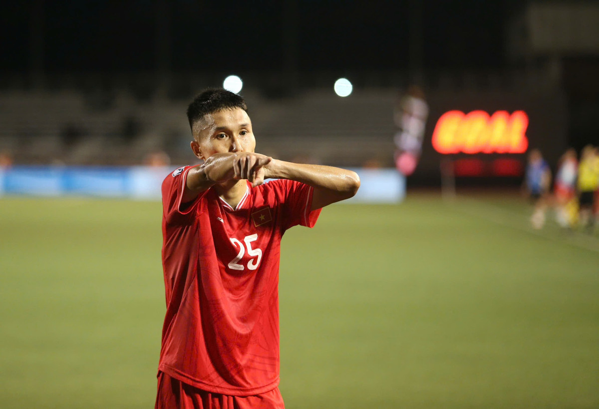 Trong trận chung kết lượt đi với tuyển Thái Lan, Doãn Ngọc Tân đã có màn thể hiện xuất sắc. Ngọc Tân thực hiện 9 pha tắc bóng, 2 lần tranh bóng sau khi bị qua người, 1 lần rê bóng thành công và có 1 đường chuyền quyết định cho đồng đội.