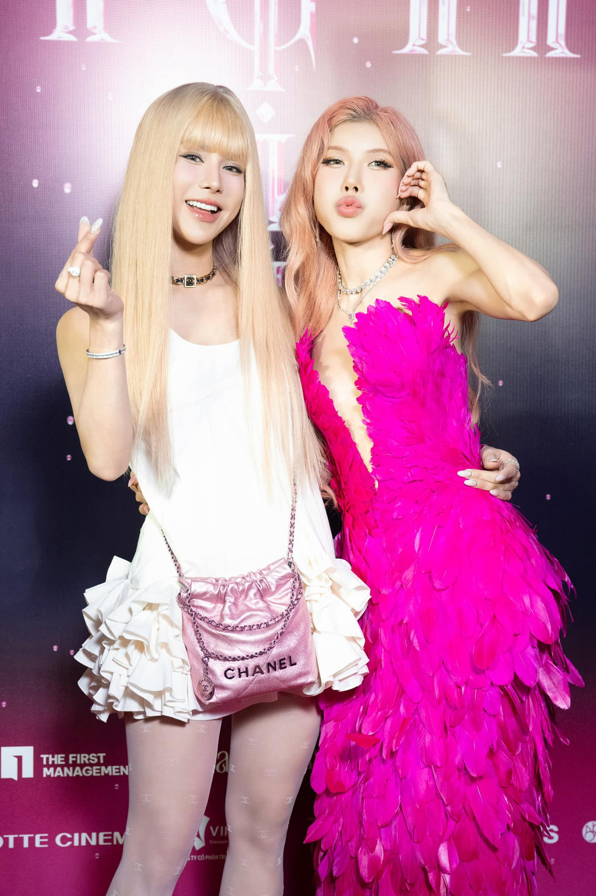 Tháng 8/2022, cả hai ra tòa làm thủ tục ly hôn, trải qua nhiều phiên hòa giải nhưng không thành công. Tháng 9/2023, vụ ly hôn của Diệp Lâm Anh và chồng cũ hoàn tất với phán quyết mỗi người nuôi một con. Cuộc ly hôn của cả 2 từng khiến truyền thông và người hâm mộ quan tâm.