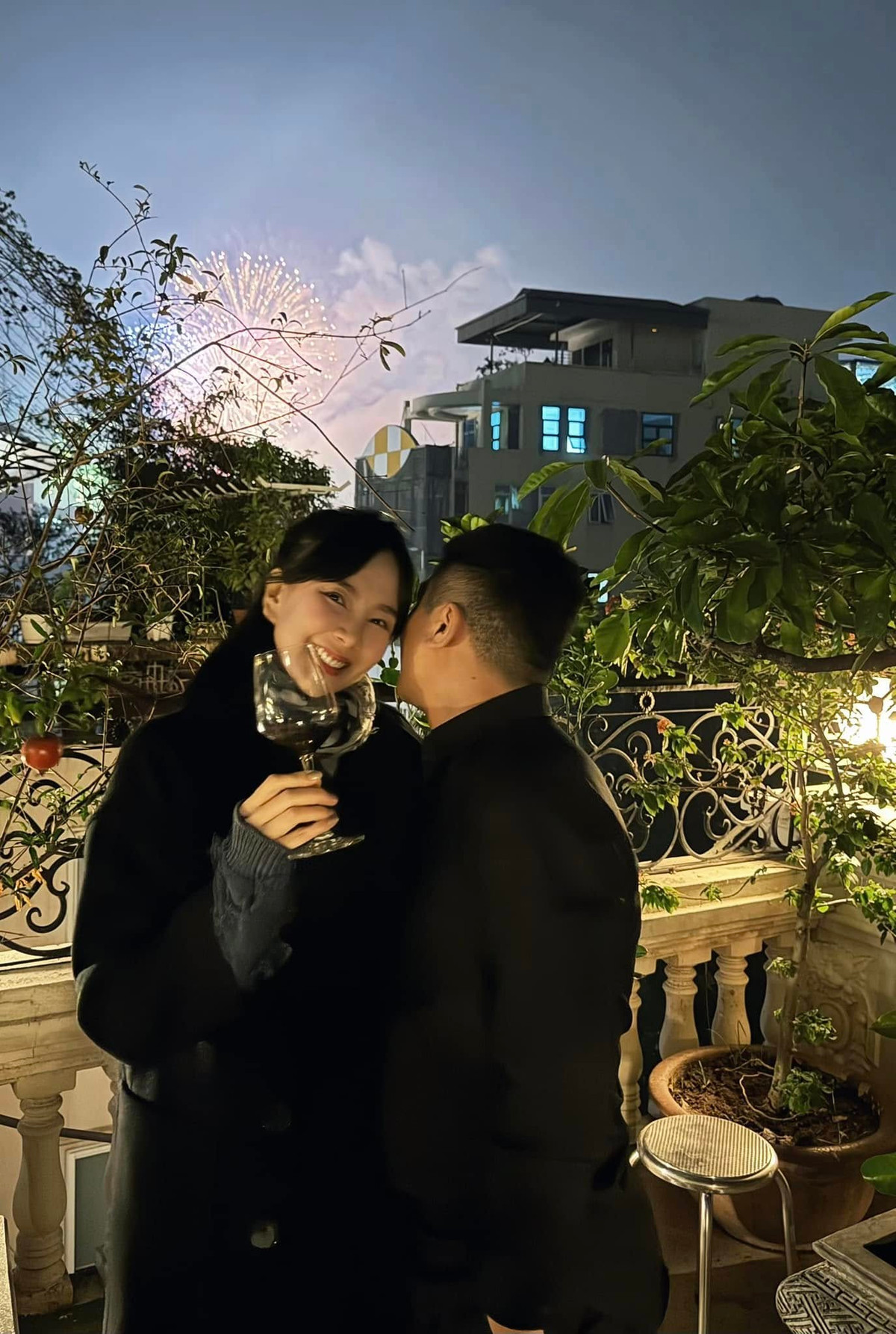 Tuy nhiên, nữ MC giữ kín thông tin về chồng và gia đình chồng. Một số nguồn tin còn cho rằng cô đang mang thai.