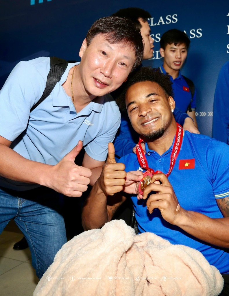 Toàn bộ chi phí điều trị của Nguyễn Xuân Son tại Việt Nam được Liên đoàn Bóng đá Việt Nam chi trả để đảm bảo mọi điều kiện tốt nhất giúp cầu thủ này sớm quay trở lại tập luyện, thi đấu.