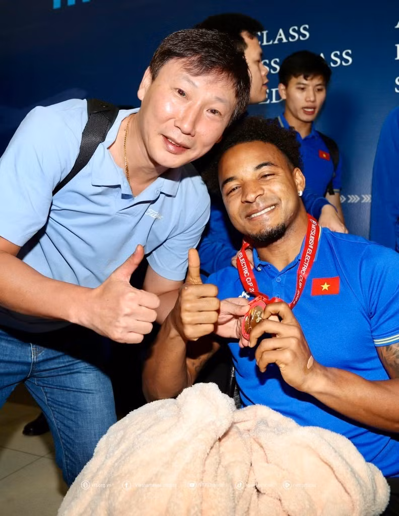 Toàn bộ chi phí điều trị của Nguyễn Xuân Son tại Việt Nam được Liên đoàn Bóng đá Việt Nam chi trả để đảm bảo mọi điều kiện tốt nhất giúp cầu thủ này sớm quay trở lại tập luyện, thi đấu.