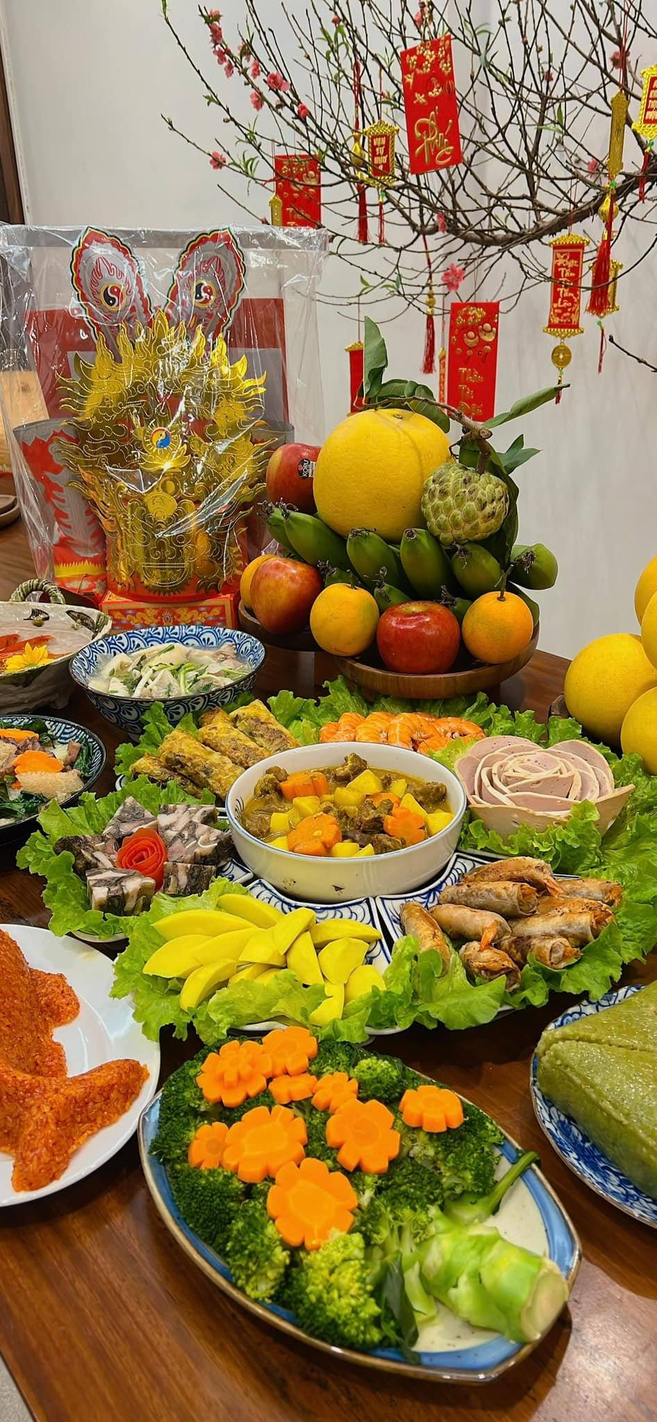 Nhiều mâm cơm vô cùng đẹp mắt, ấn tượng đến nỗi người nhìn cảm thấy không nỡ lòng nào động đũa.