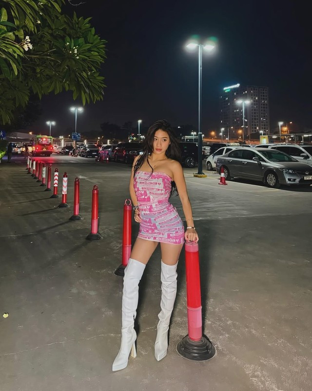 Những ngày qua, trend quấn băng keo đang làm mưa làm gió trên mạng xã hội Tiktok. Nhiều cô nàng, anh chàng đã hào hứng tham gia trend biến Tiktok như một Fashion show online.