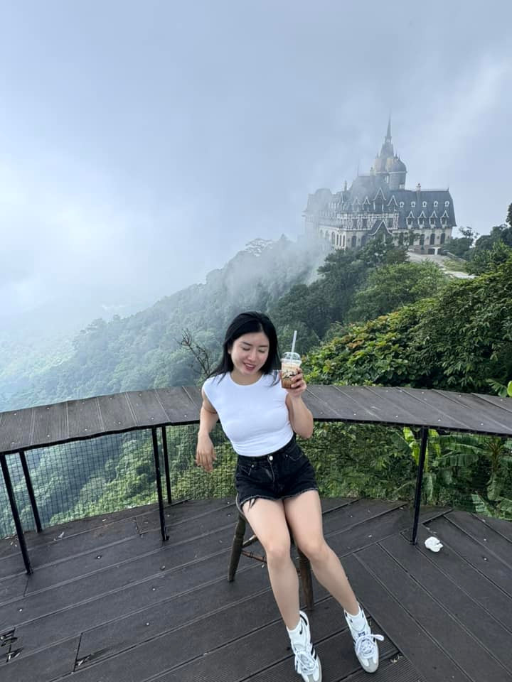 Lâu đài Tam Đảo được lấy cảm hứng từ lâu đài Peles và lâu đài Neuschwanstein, pha trộn giữa phong cách Neo Gothic và Phục Hưng.