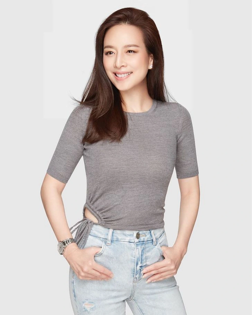 Madam Pang luôn xuất hiện với thần thái tự tin. Bà sở hữu hàng loạt đồ hiệu đắt giá, những chiếc túi xách đắt tiền, nhưng ánh mắt, nụ cười lại đem đến sự gần gũi.