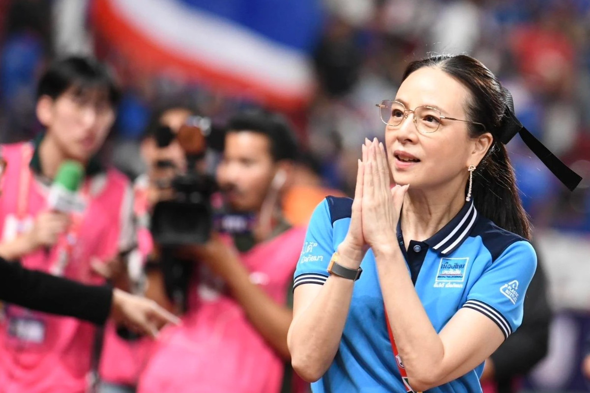 Với cương vị là Chủ tịch Liên đoàn bóng đá (LĐBĐ) Thái Lan, Trưởng đoàn Bóng đá Thái Lan tại các giải đấu lớn, bà luôn có mặt trong mỗi trận đấu quan trọng của bóng đá Thái Lan.