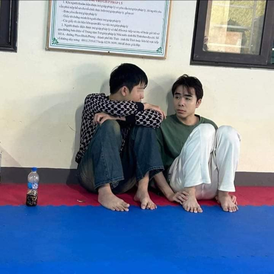 Theo thông báo của Viện Kiểm sát tỉnh Hà Tĩnh, 2 anh em Minh Lộc và Minh Phước đã "nảy sinh ý định dùng kết quả các trận đấu game của mình làm nội dung cá cược với người xem" (trích văn bản của Viện Kiểm sát tỉnh Hà Tĩnh). Mức đặt cược tối thiểu là 200.000 đồng, tối đa là 20.000.000 đồng; tỉ lệ thắng thua là 1:1,9 (nghĩa là người chơi cược 100.000 đồng, nếu thắng thì được nhận lại 190.000 đồng), nếu thua thì mất toàn bộ tiền cược.