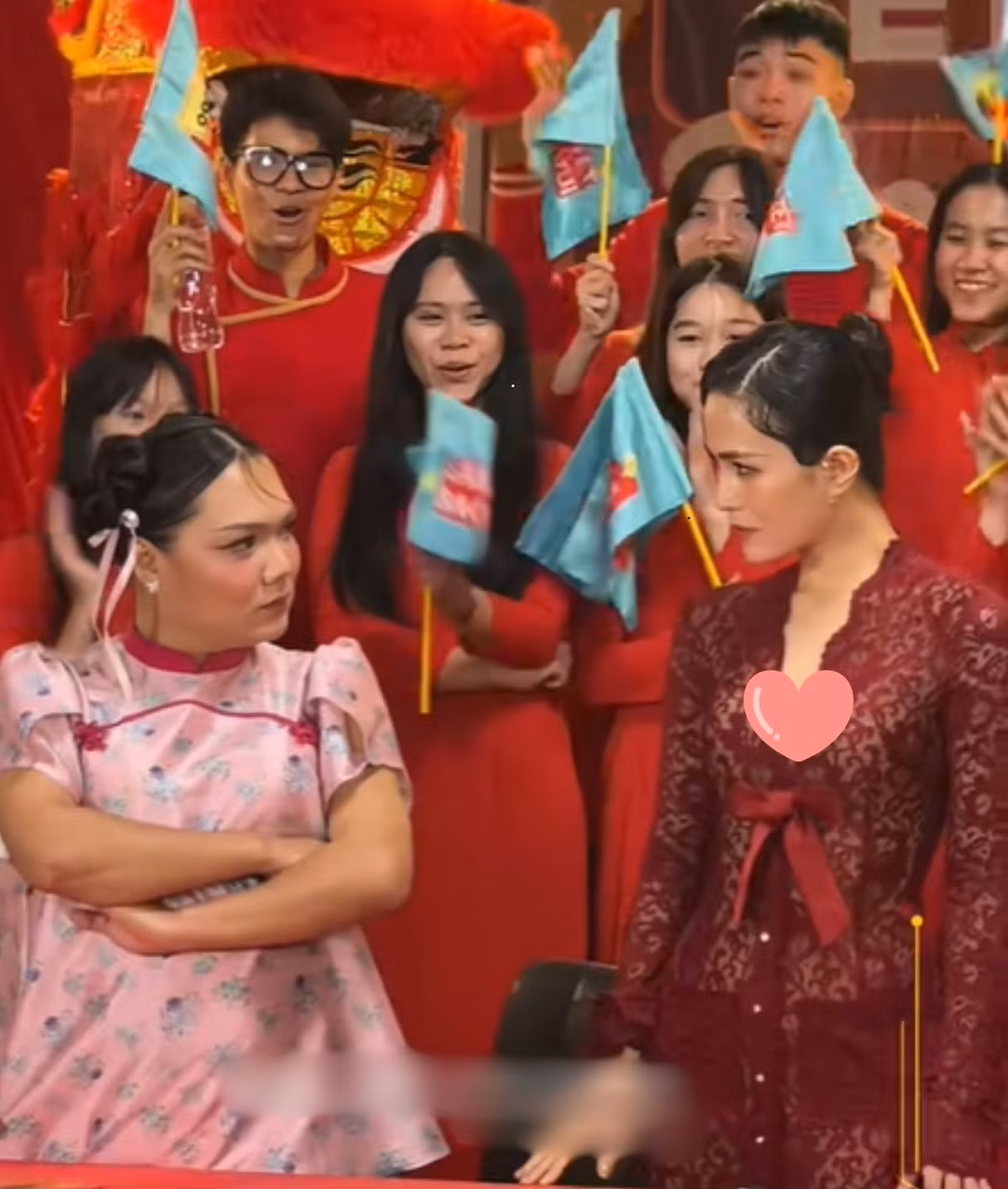 Mới đây, phiên livestream của Phạm Thoại kết hợp với Thùy Trang - người thủ vai "Đờ Mờ Hờ" trong "Cô lao công học yêu" cũng đã thu hút rất nhiều người tham gia.