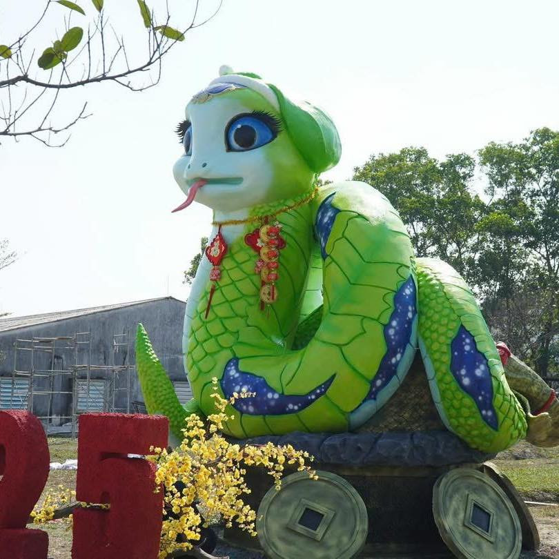 Ông Quân cho biết tượng nặng 7 tấn, cao 5,1 m.