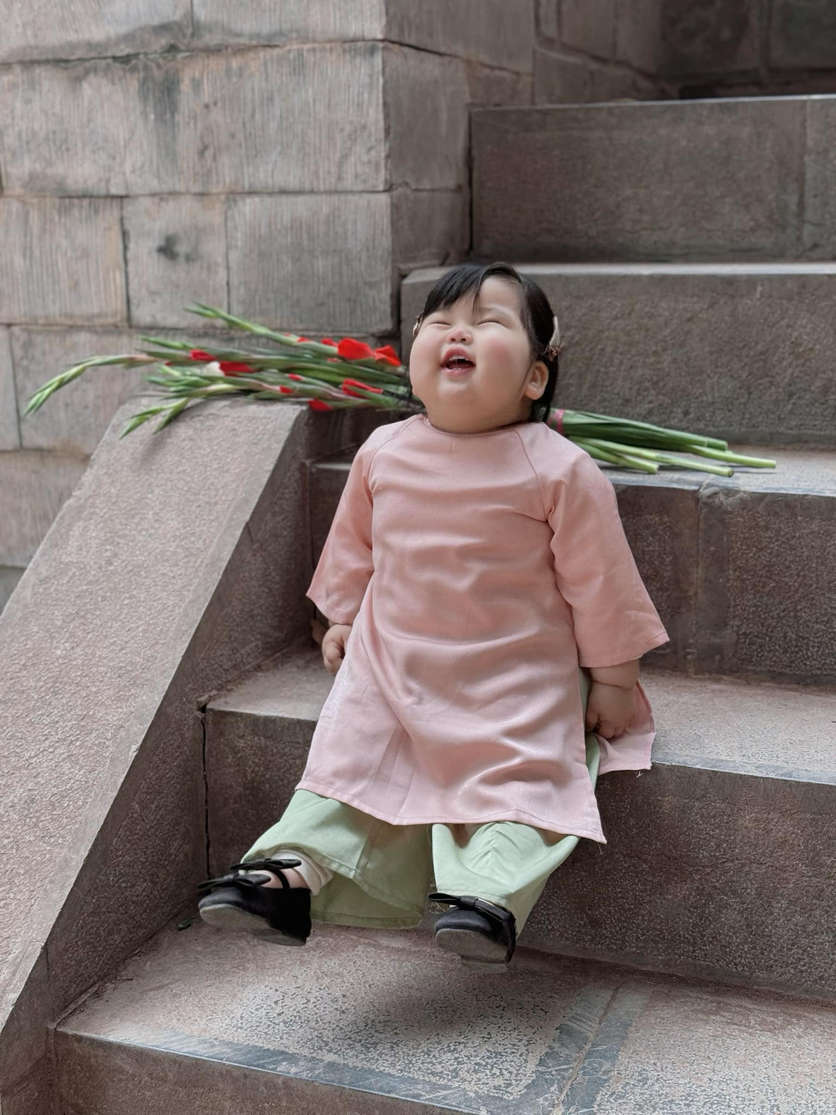 Những biểu cảm của bé Dâu hết sức tự nhiên.