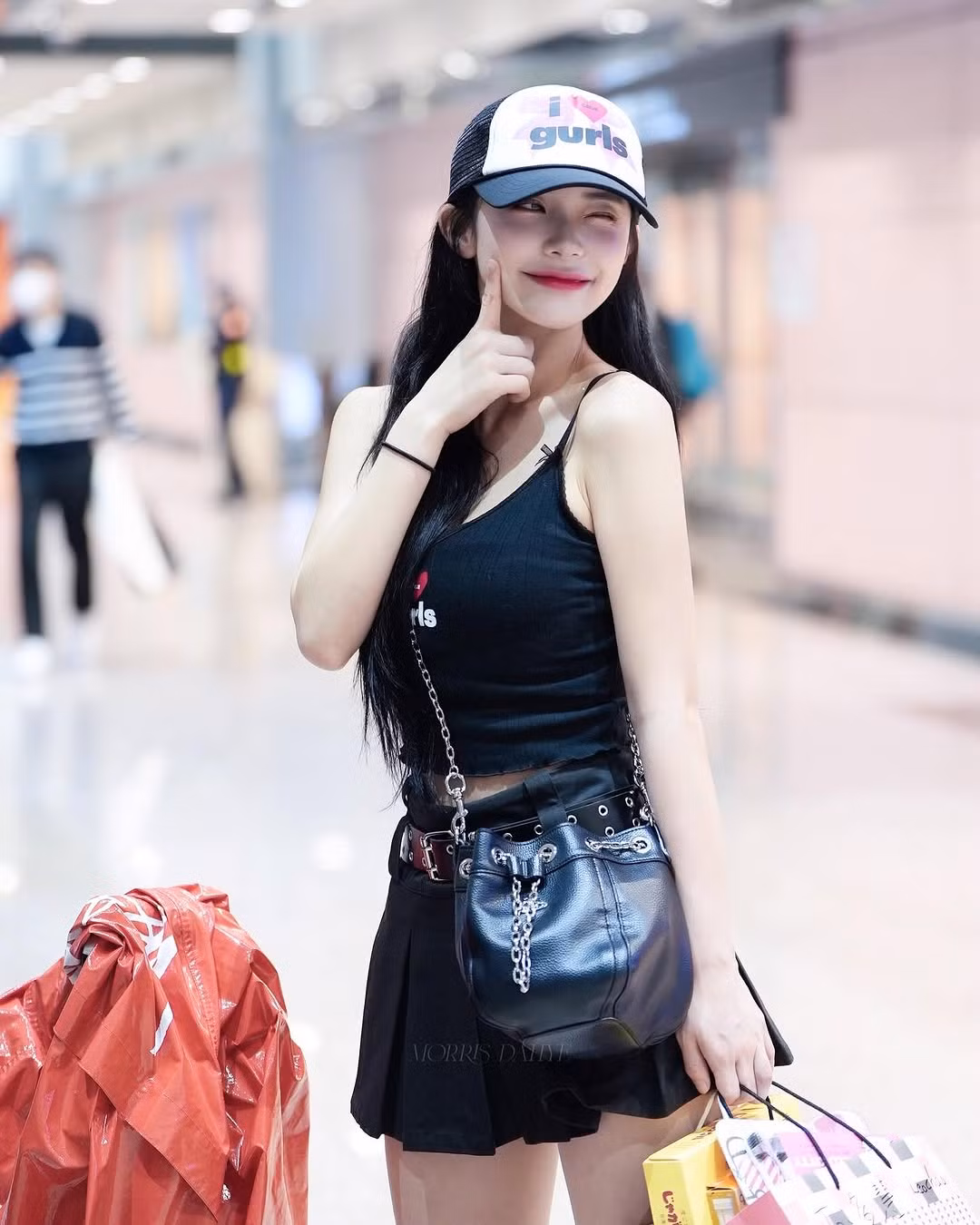 Những khoảnh khắc đáng yêu của cô thường xuyên được khán giả chụp lại và chia sẻ lên diễn đàn.